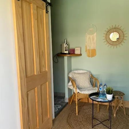 Adorable Chambre Vue Sur Piscine Homestay Beziers