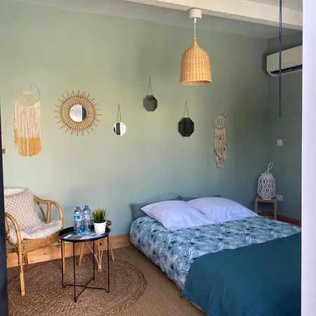 Adorable Chambre Vue Sur Piscine Homestay