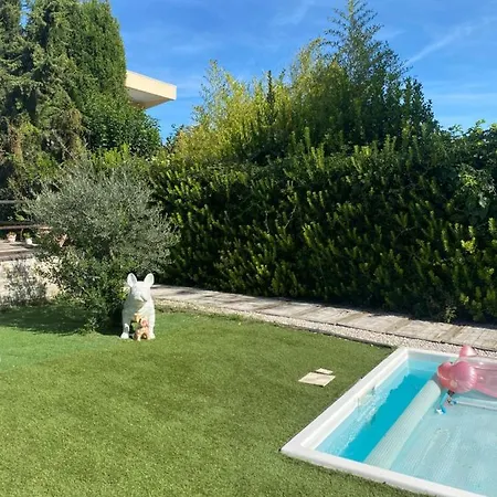 Adorable Chambre Vue Sur Piscine *