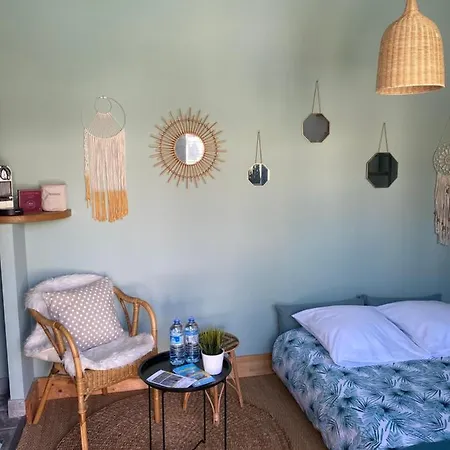 Adorable Chambre Vue Sur Piscine *